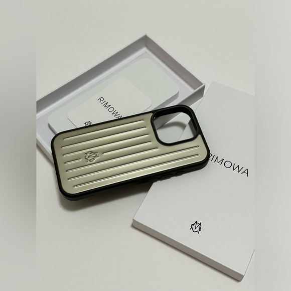 Rimowa Iphone Case Aluminum For Iphone 16 Pro TITANIUM - Picture 2 of 8